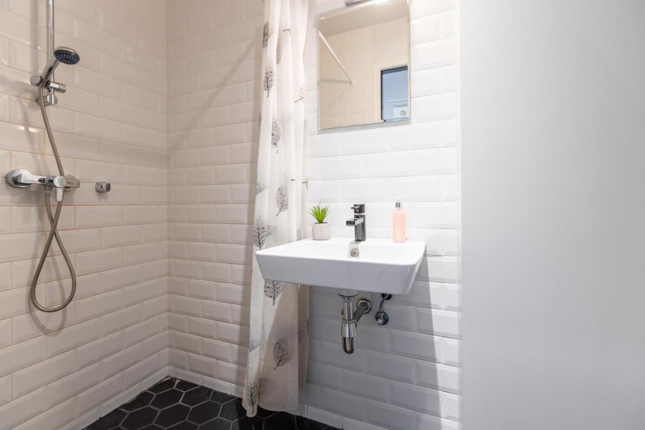 Stylish Studio In Perfect Location, 24H Reception Appartement Tallinn Buitenkant foto