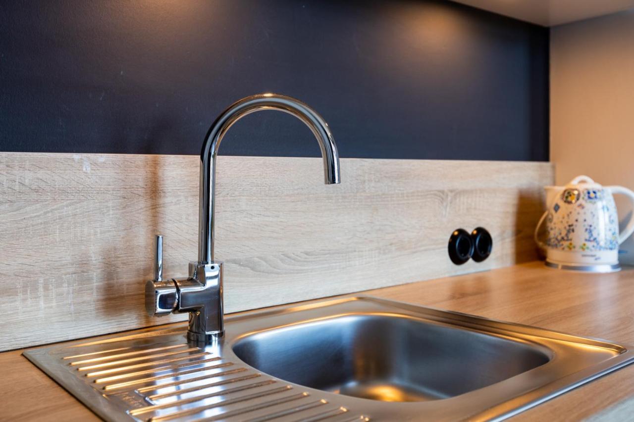 Stylish Studio In Perfect Location, 24H Reception Appartement Tallinn Buitenkant foto