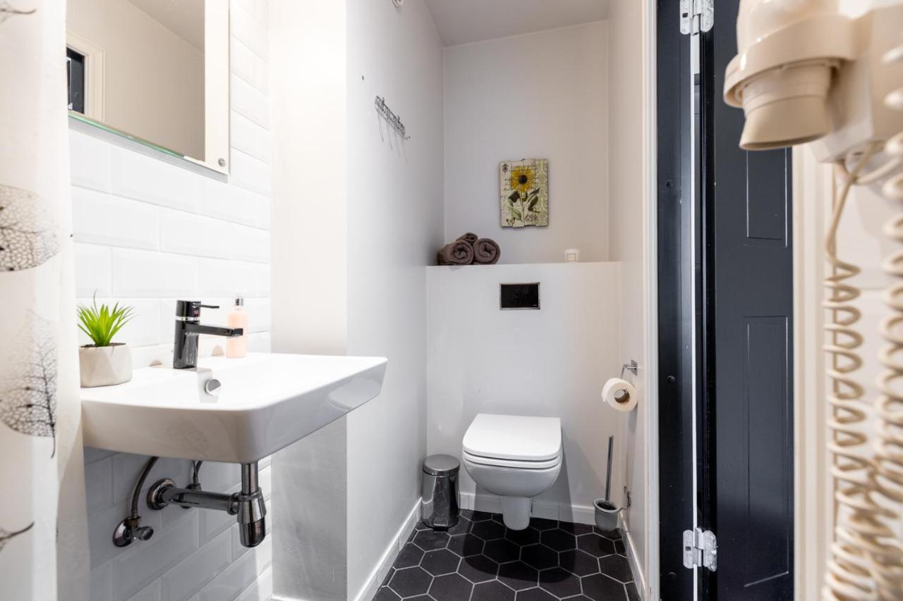 Stylish Studio In Perfect Location, 24H Reception Appartement Tallinn Buitenkant foto